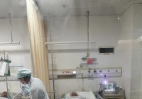说去洗手间，他却一个箭步冲过去从3楼跳下！案发海口市一公寓楼