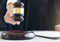 教师在多个公共场所猥亵17名小学生 获刑7年6个月